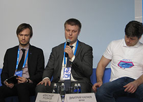Александр Русинов (в центре), зам. директора департамента информационных технологий Минкомсвязи РФ