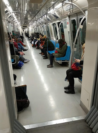 В вагоне стамбульского метро