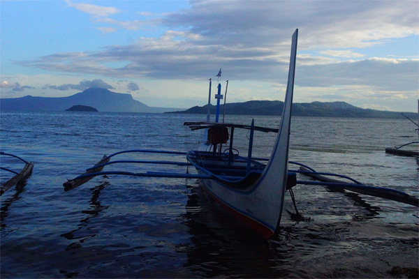 Филиппинская лодка на озере Тааль