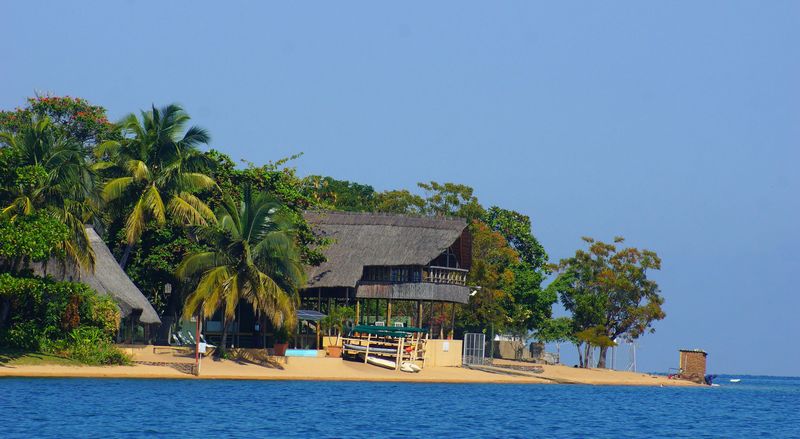 Даже на самом раскрученном курорте на озере Малави отели стоят пустые