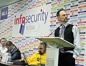 П. Головлев (справа): «Бюджет инфобезопасности – это доверие руководства плюс русский 
