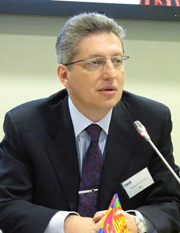 На фото: В. Фридлянд, генеральный директор EMC в России и странах СНГ