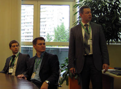 Владимир Фельдчун (справа), Александр Хлуденев (в центре))