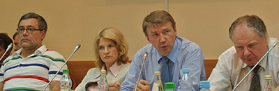 Валентин Макаров (в центре)