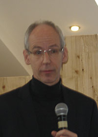 Йохан Балийон, директором департамента глобальных решений и услуг Orange Business Services