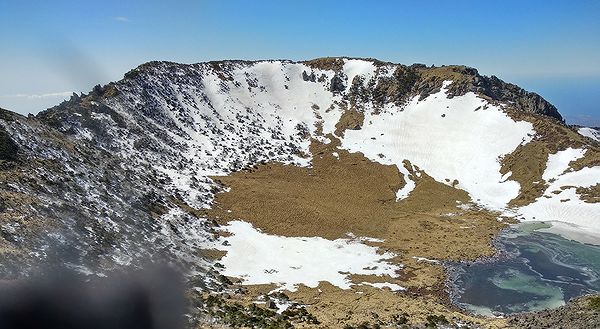 Кратер вулкана Халласан