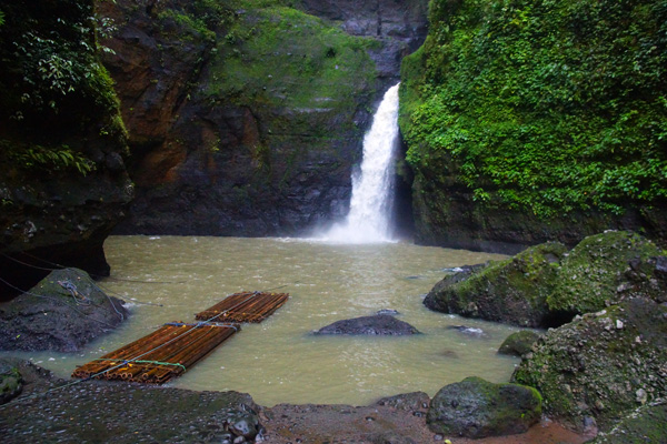 Водопад на реке Пагсаньян