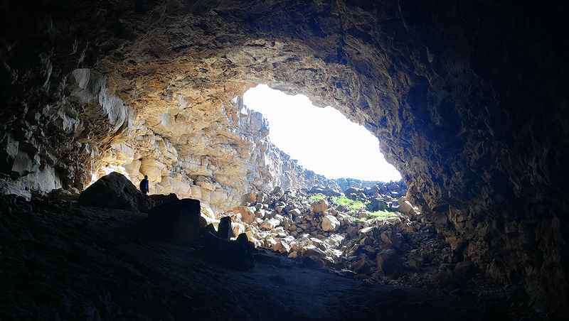 На входе в западную часть пещеры Умм-Джирсан