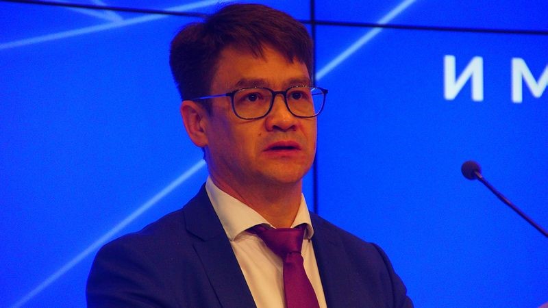 Выступает Василий Слышкин