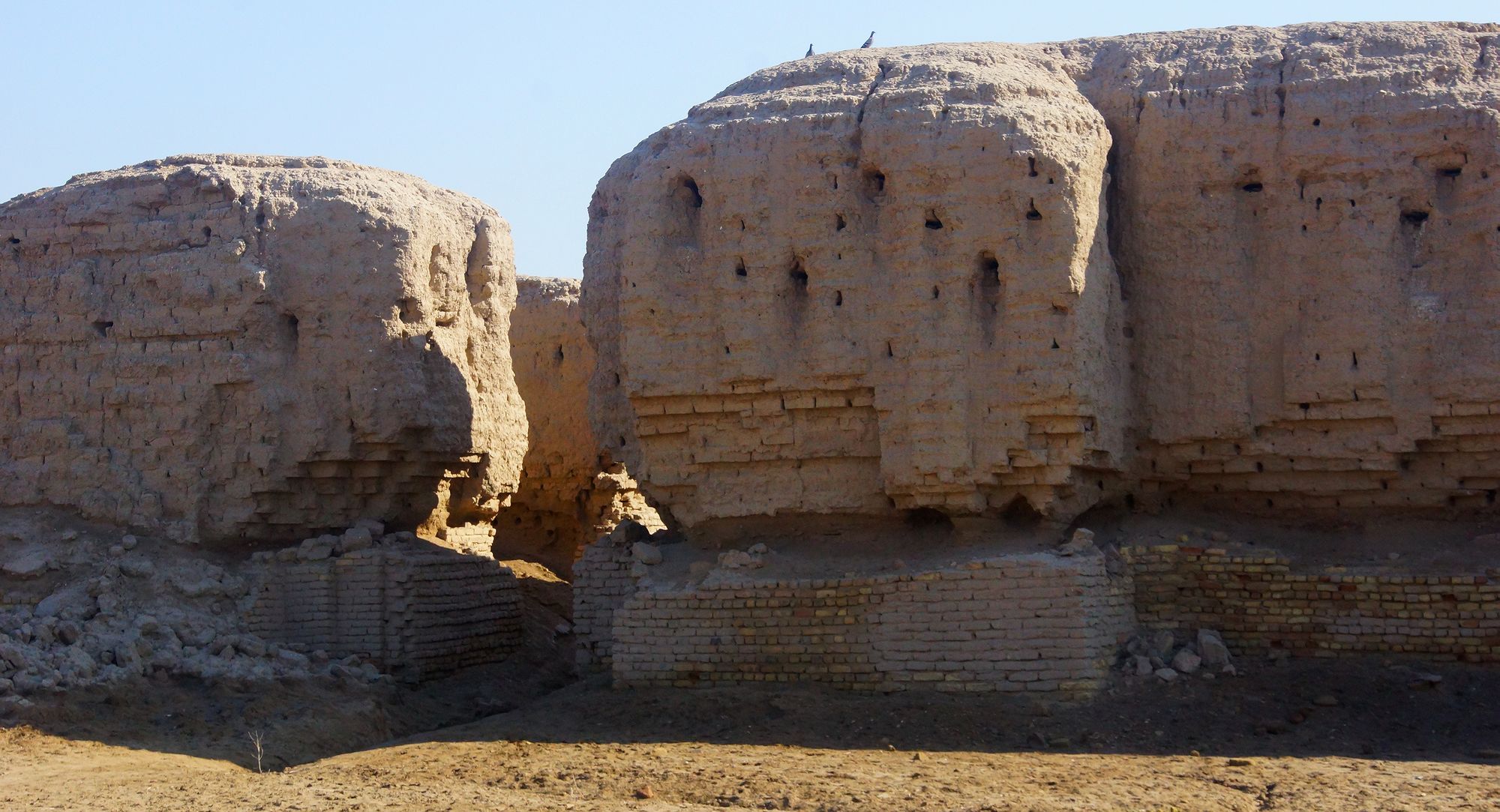 Развалины дворца в шумерском городе Киш