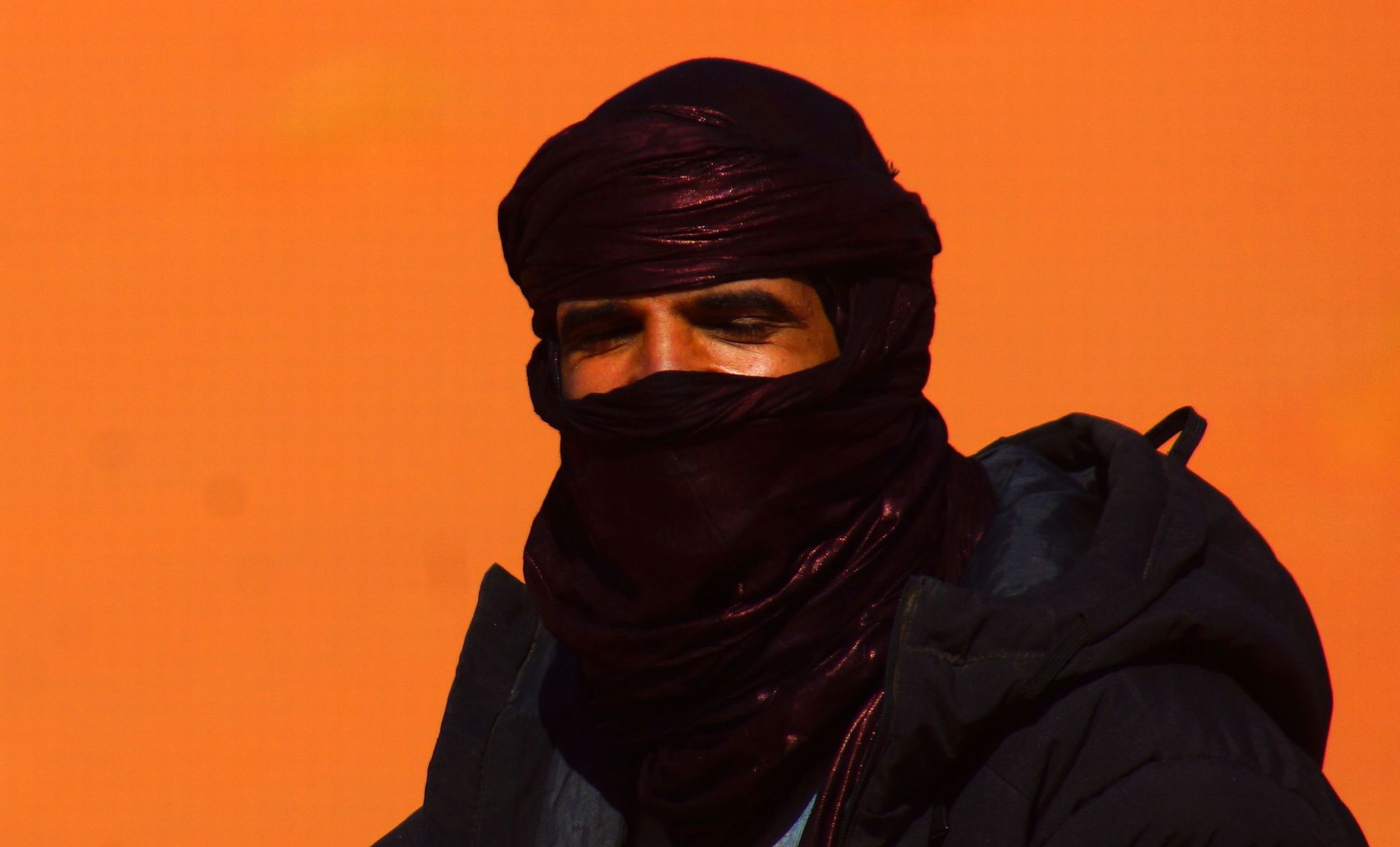 Вуаль не только защищает от песка, но и препятствует идентификации Вуаль не только защищает от песка, но и препятствует идентификации