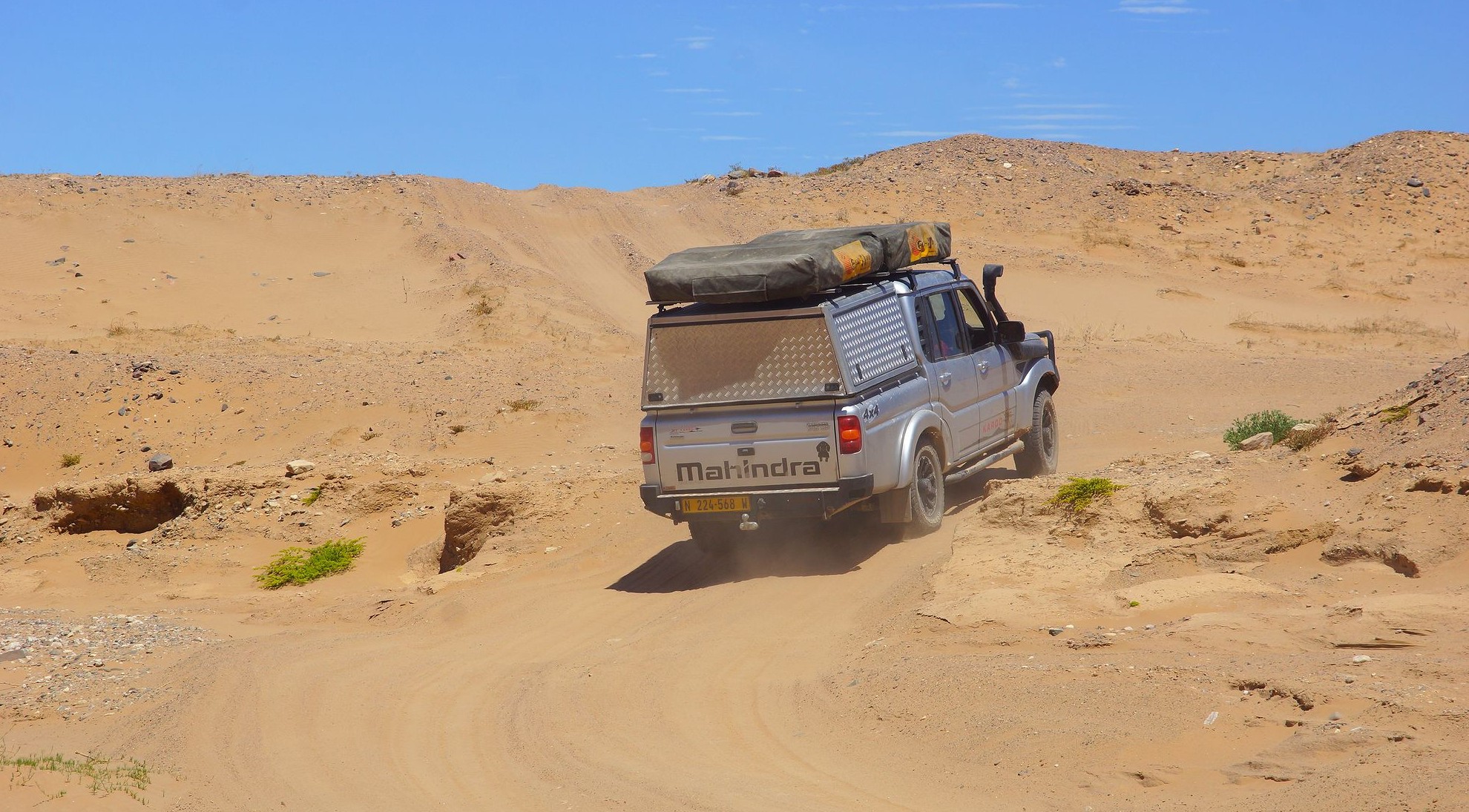 Пустыня Намиб. Наша Mahindra