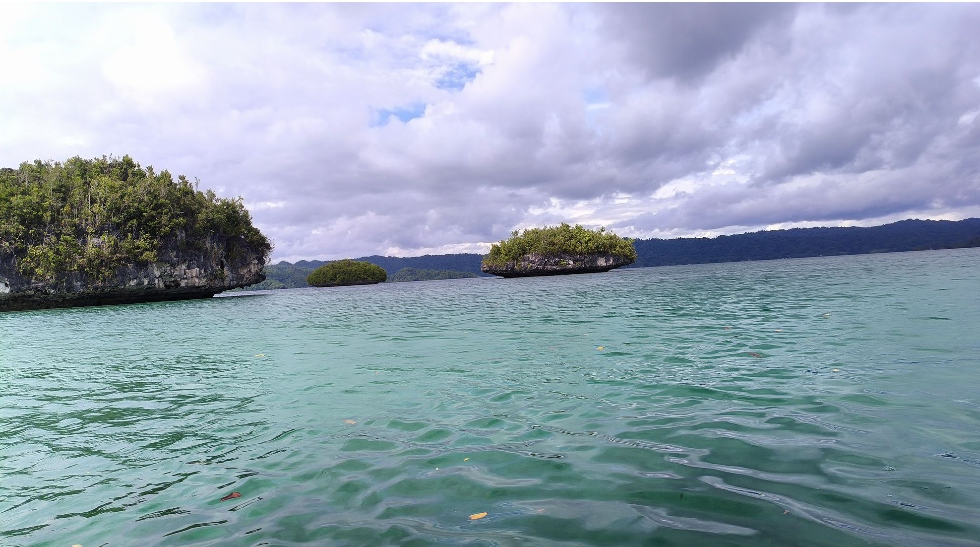 Архипелаг Раджа-Ампат включает более 1500 островов Архипелаг Раджа-Ампат включает более 1500 островов