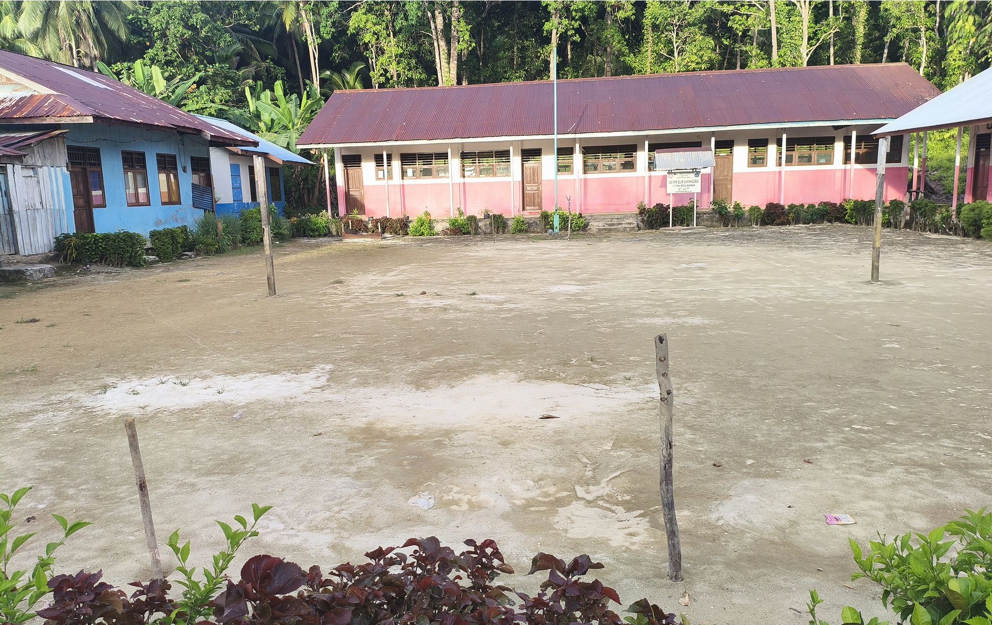 Деревенское футбольное поле Деревенское футбольное поле