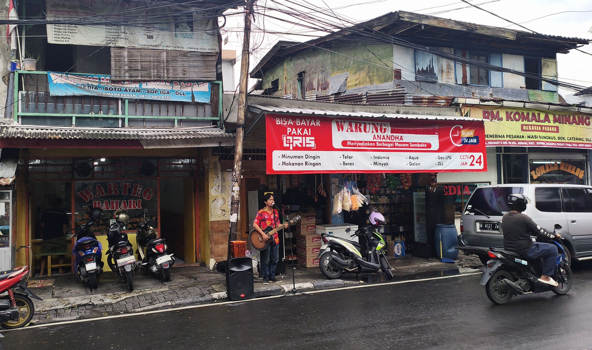 На улицах Джакарты