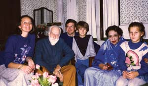 Семья Вещуновых со Святославом Рерихом и  Девикой Рани 