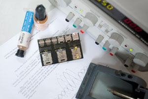 Кассета  для трёх типов SIM карт 9-ти потенциальных операторов сотовой связи и сетей Интернет