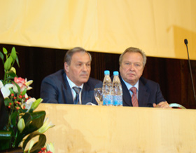 В президиуме торжественного заседания – люди, которые внесли немалый вклад в деятельность службы (слева направо -- В.Н. Бугаенко, В.Г. Матюхин) 