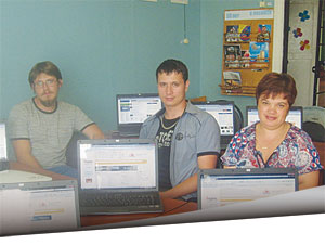 Все компьютеры класса на космической связи с Сетью, директор школы Н. Примакина и инсталляторы AltegroSky 